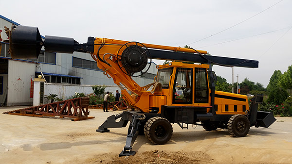 滕州草莓视频污污污轮式旋挖钻侧面图二